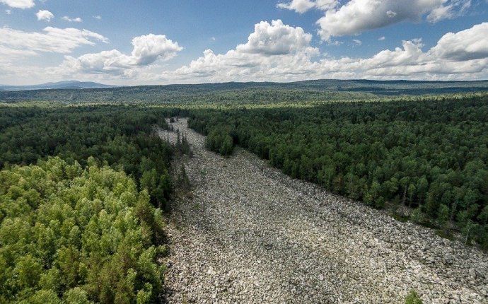 Большая каменная река в