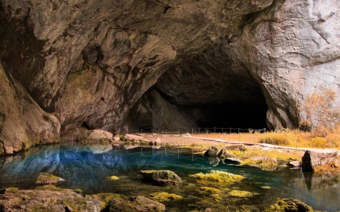 Голубое Озеро Капова Пещера
